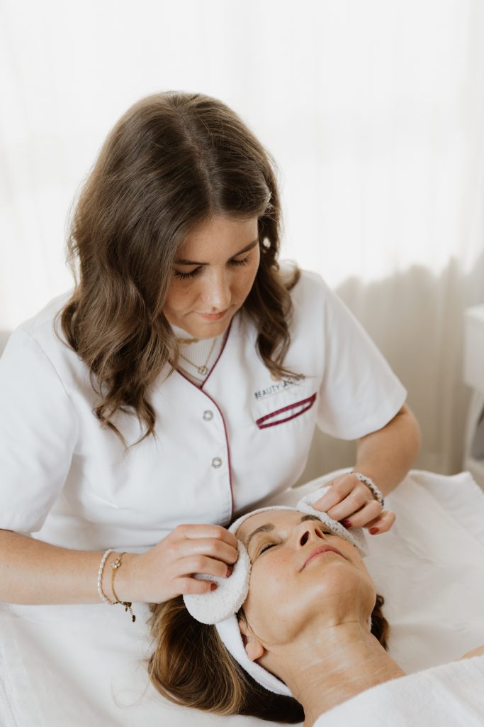 Behandlung mit Mikrodermabrasion