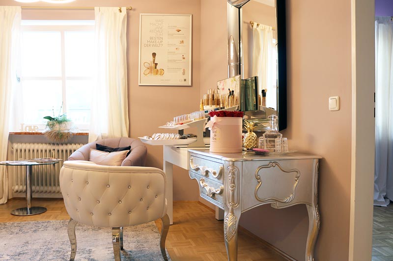 Einrichtung bei Beauty Aging, dem Kosmetikstudio in Rosenheim Einrichtung bei Beauty Aging, dem Kosmetikstudio in Rosenheim